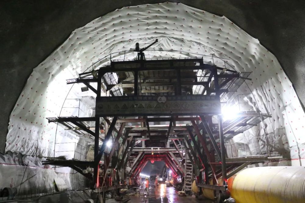 成昆铁路复线重难点工程德昌隧道全线顺利贯通